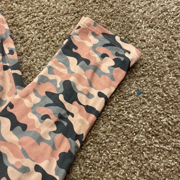 🌸Girls Camo leggings🌸 - Picture 2 of 5